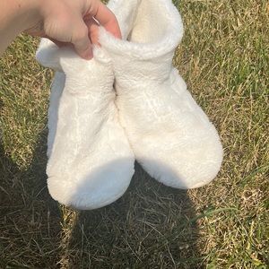 Mike like white slippers